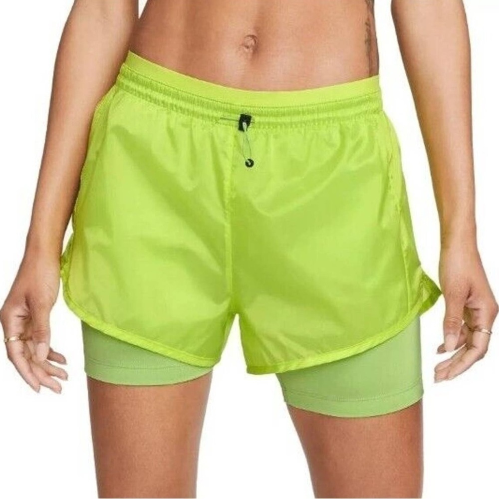 NWT Nike Women’s Icon Clash Tempo Luxe Running Shorts Green DM7739-321